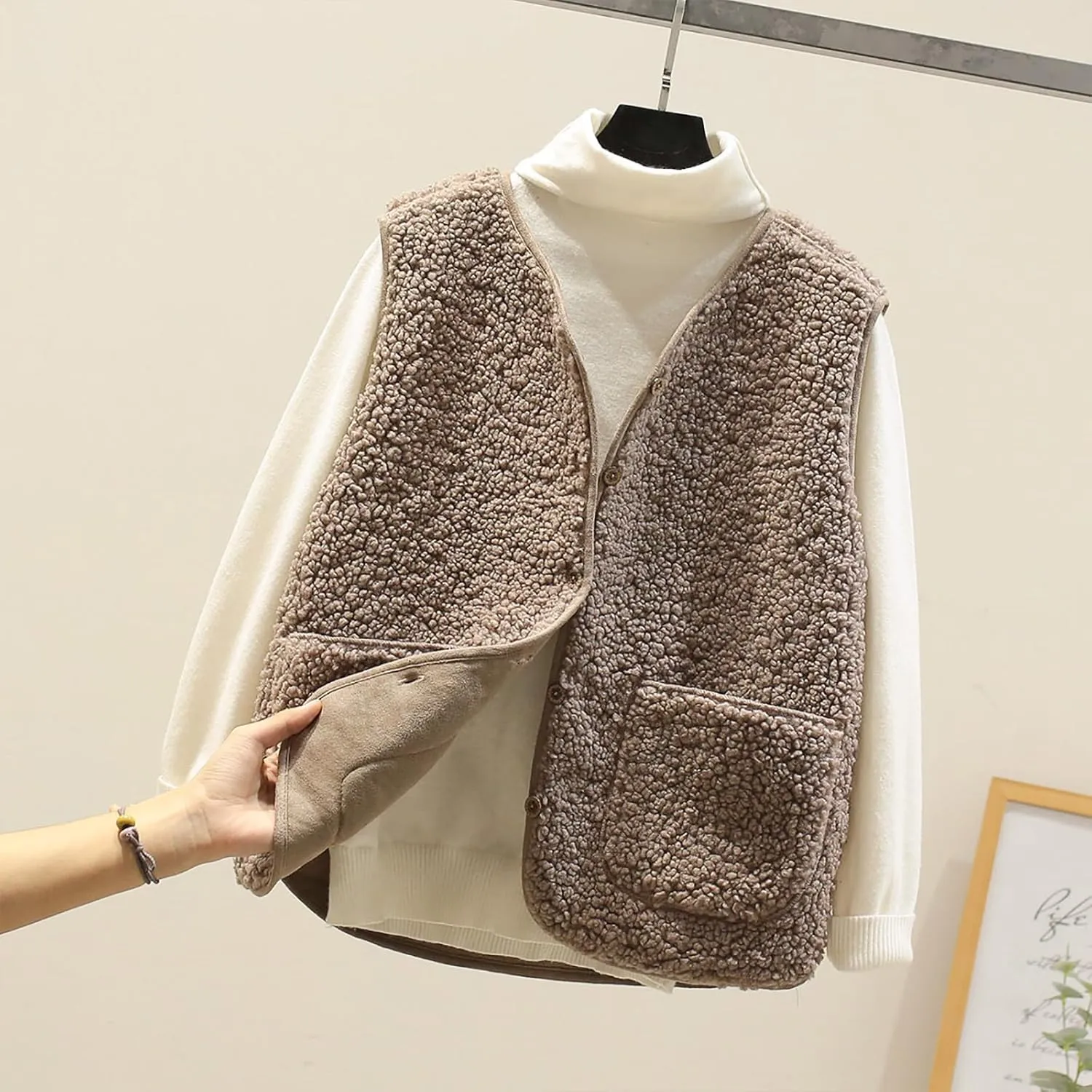2025 Fleece Vest for Women Faux Shearling Crop Vests Kawaii Teddy Coats Winter Sleeveless Fleece Jacket with Pockets