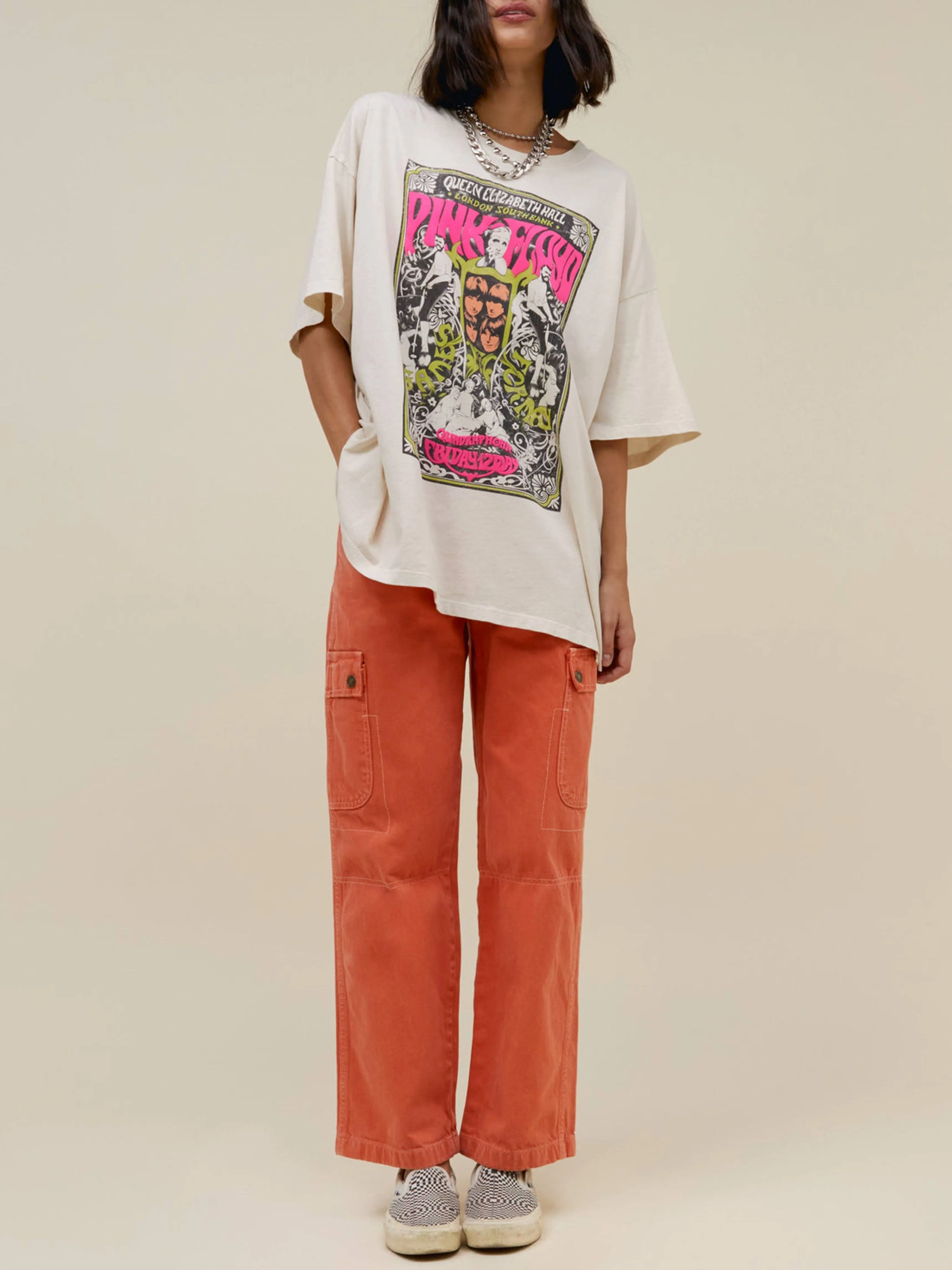 DAYDREAMER Pink Floyd Queen Elizabeth Poster One Size Tee
