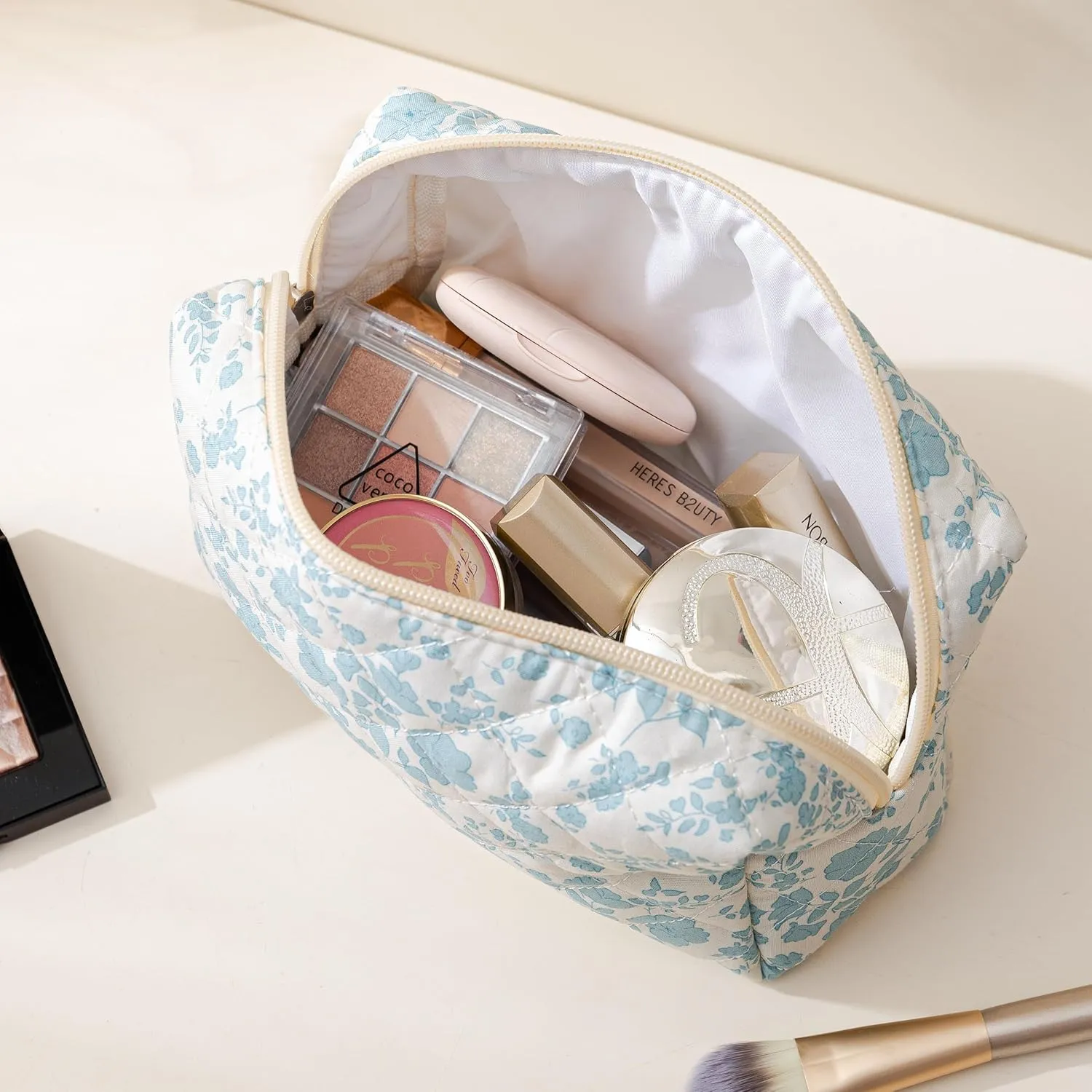 HBselect Quilted Makeup Bag, Portable Cotton Travel Makeup Bag, Cute Coquette Blueflowers Floral Pencil Pouch Toiletry Bags for Women Teen Girls Mom
