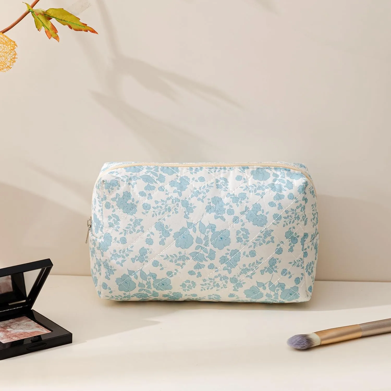 HBselect Quilted Makeup Bag, Portable Cotton Travel Makeup Bag, Cute Coquette Blueflowers Floral Pencil Pouch Toiletry Bags for Women Teen Girls Mom