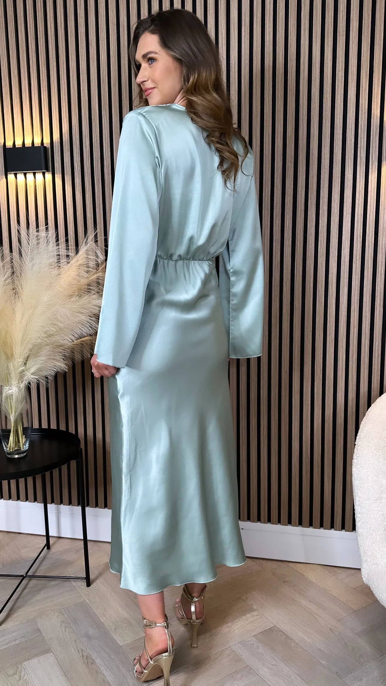 Idris Light Green Bell Sleeve Midi Dress