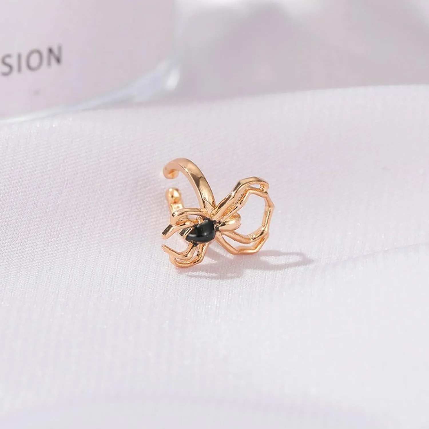Spider Ear Cuff Earrings Halloween Earrings Non piercing Gothic Spider Wrap Earrings Spider Clip Cuff Earrings for Women Men (Gold Spider)