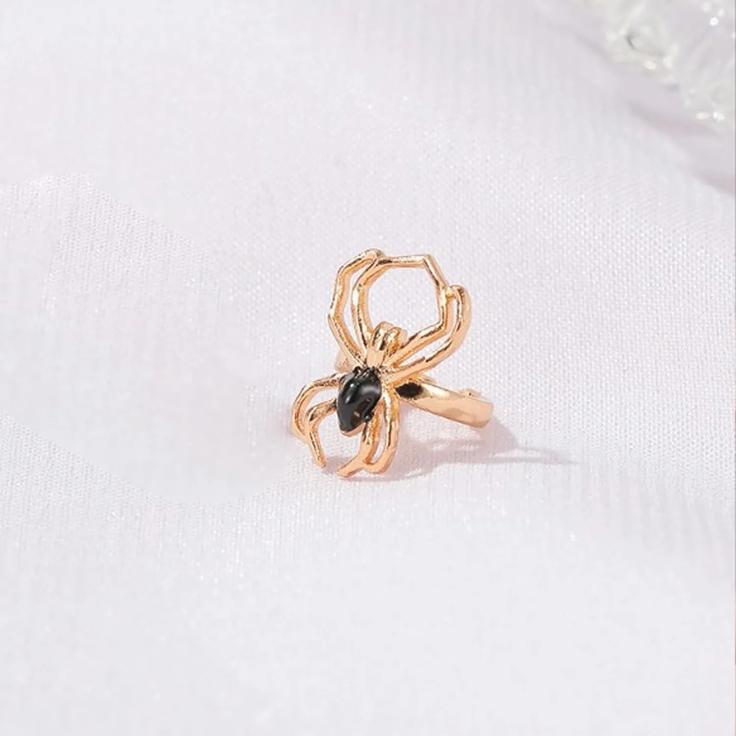 Spider Ear Cuff Earrings Halloween Earrings Non piercing Gothic Spider Wrap Earrings Spider Clip Cuff Earrings for Women Men (Gold Spider)