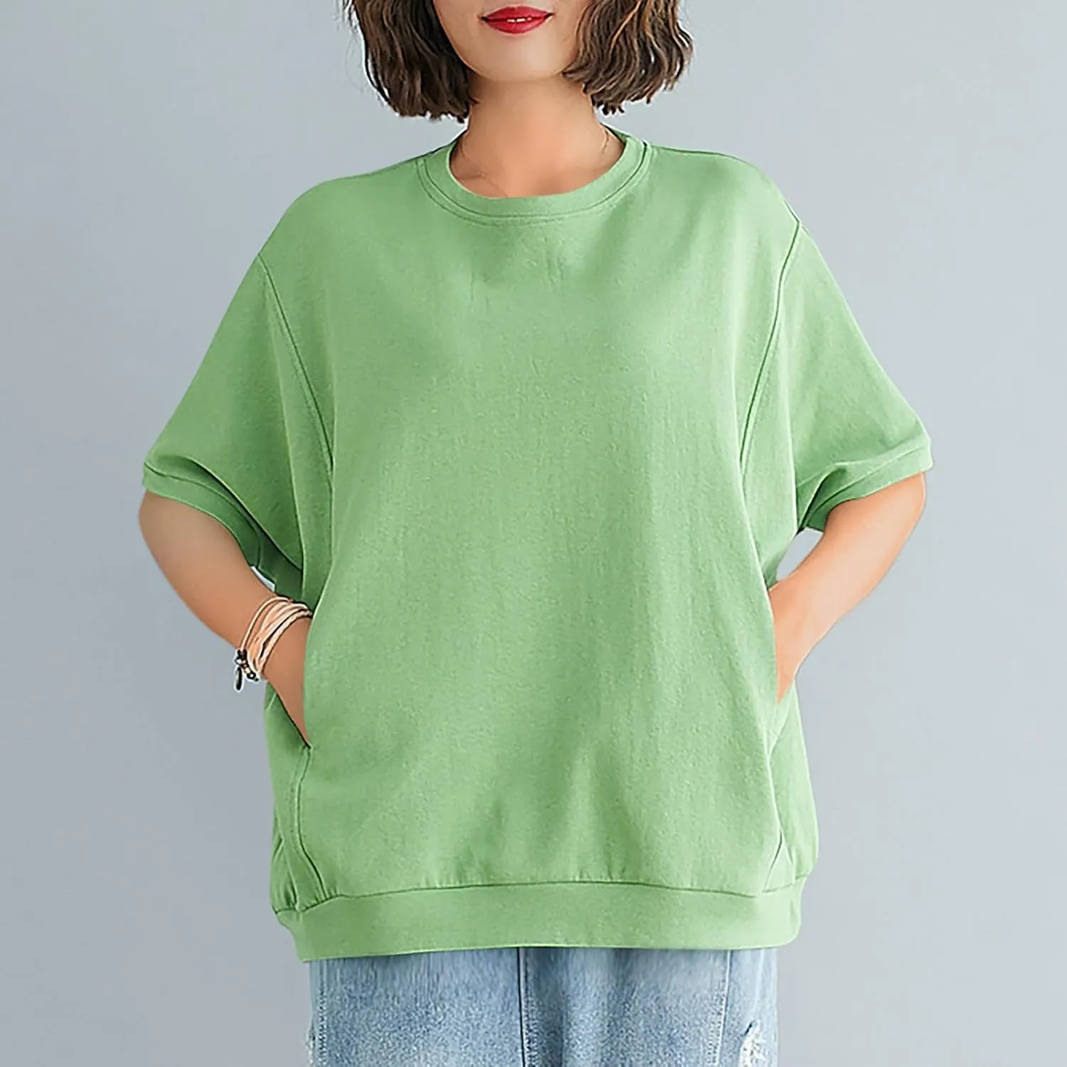 Women's Crew Neck T Shirt Oversized Casual Loose Short Sleeve Tee Summer Athletic Workout Pullover Tops with Pockets