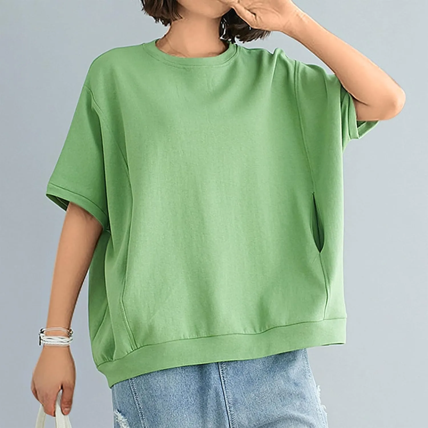 Women's Crew Neck T Shirt Oversized Casual Loose Short Sleeve Tee Summer Athletic Workout Pullover Tops with Pockets