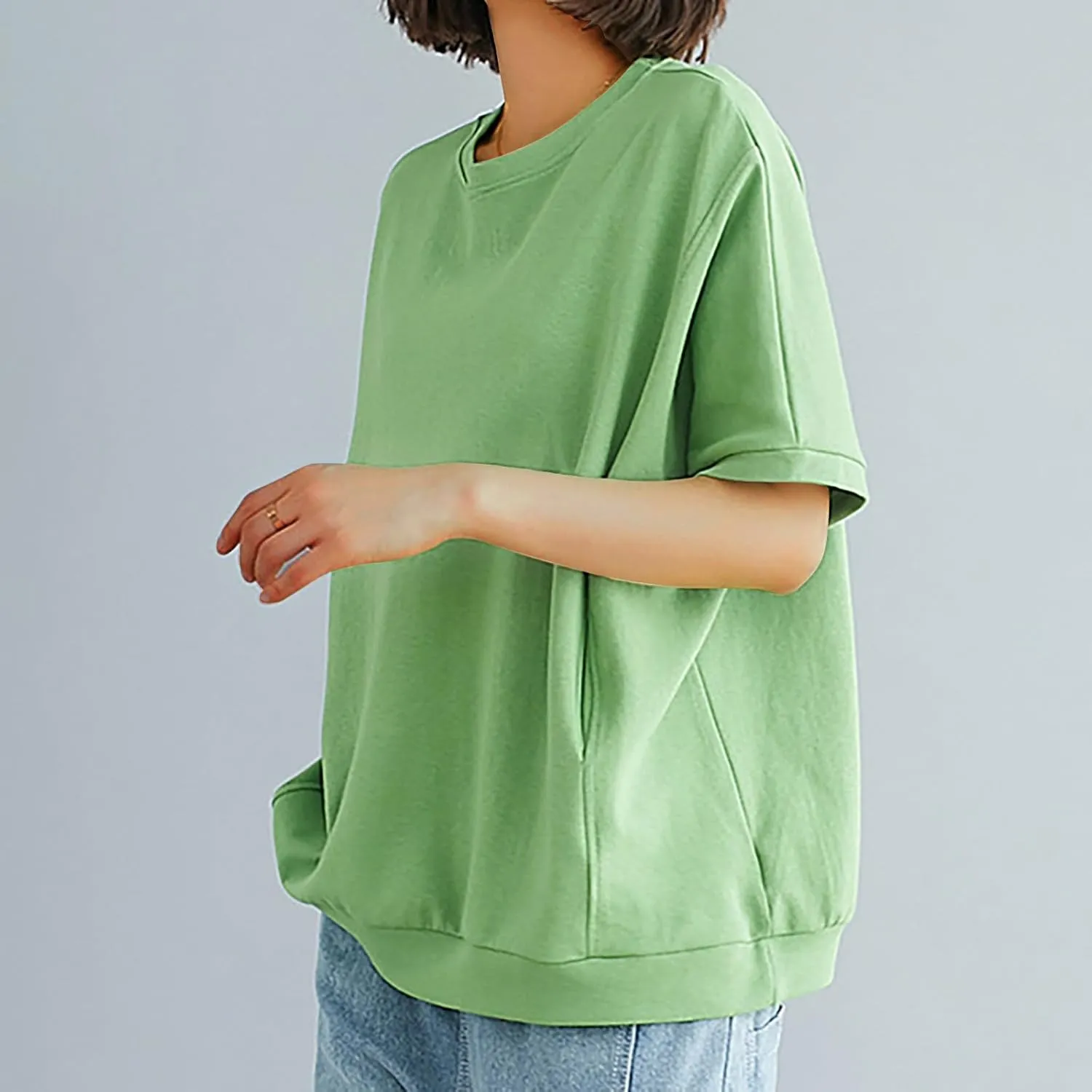 Women's Crew Neck T Shirt Oversized Casual Loose Short Sleeve Tee Summer Athletic Workout Pullover Tops with Pockets