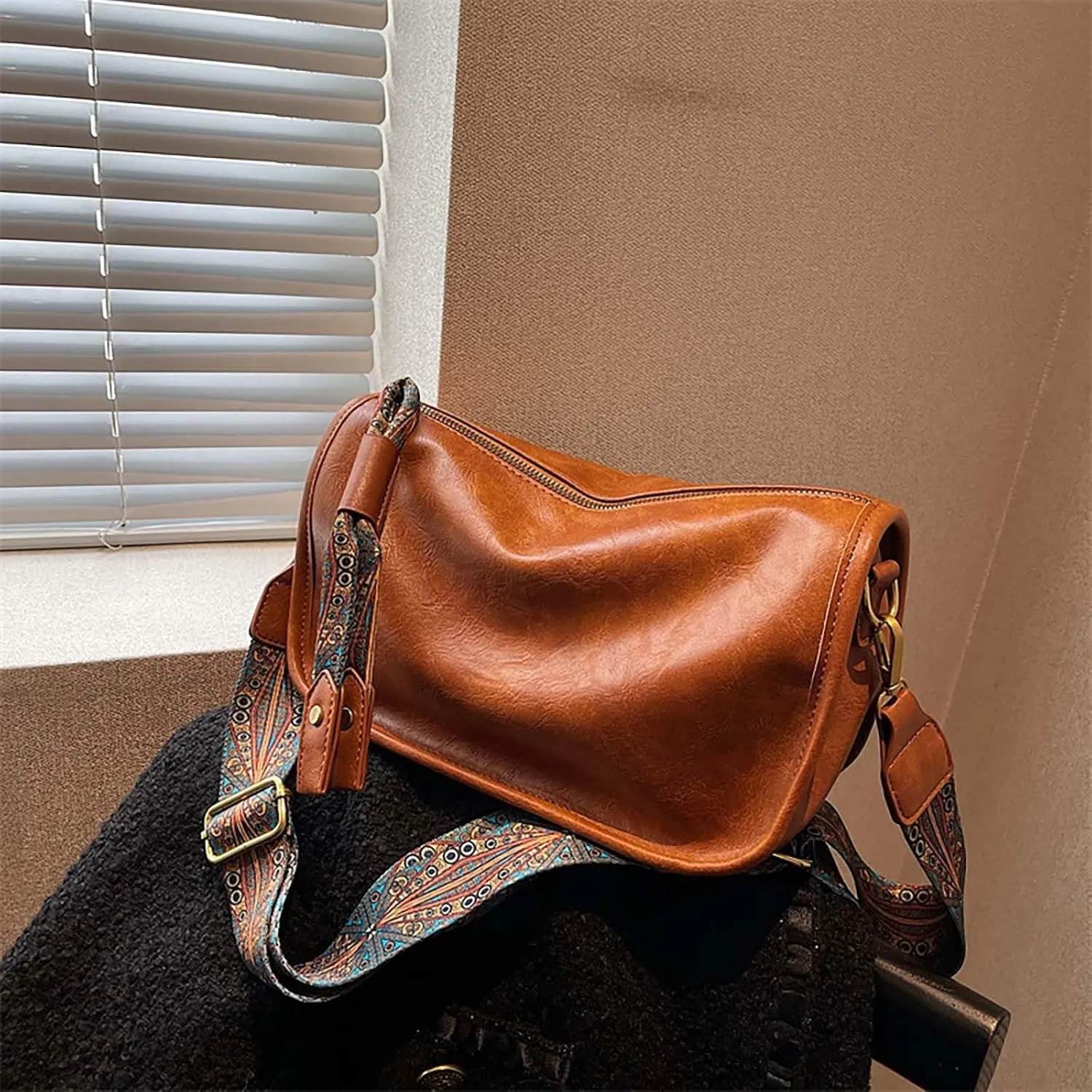Womens Purses Crossbody, Faux Soft Leather Fashion Messenger Bags Vintage Shoulder Satchel Bag with Adjustable Strap